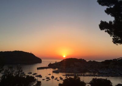 Vistas puesta de sol puerto de Sóller bahía , sunset Mallorca