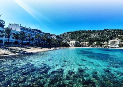 bahia , playa de soller , agua cristalina turquesa mallorca